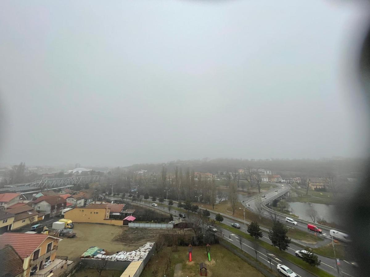Lovely 3 Bedrooms Apartament Oradea Luaran gambar