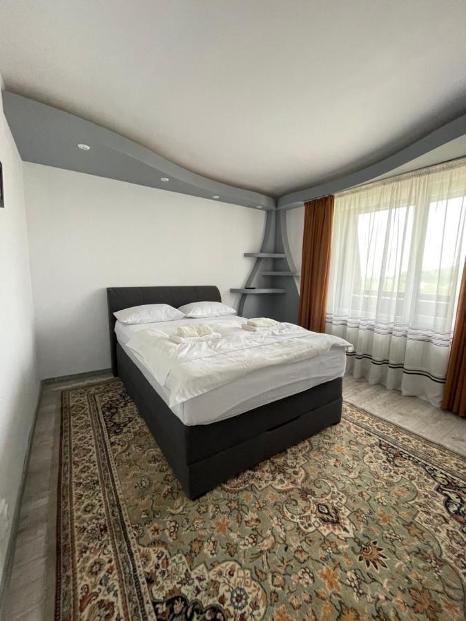 Lovely 3 Bedrooms Apartament Oradea Luaran gambar