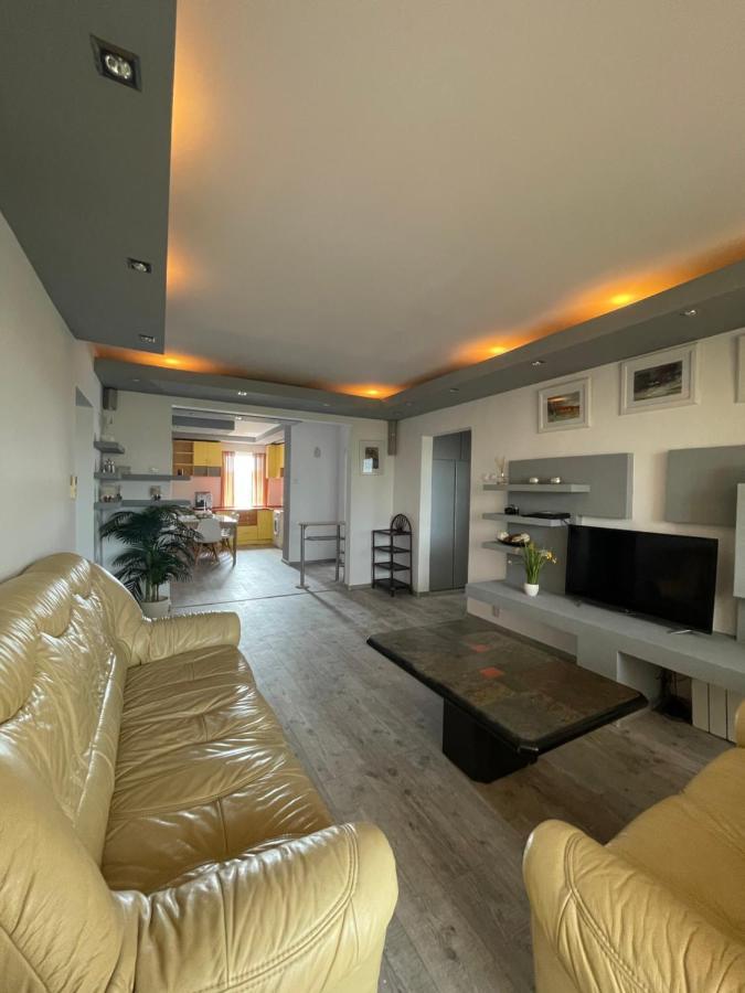 Lovely 3 Bedrooms Apartament Oradea Luaran gambar