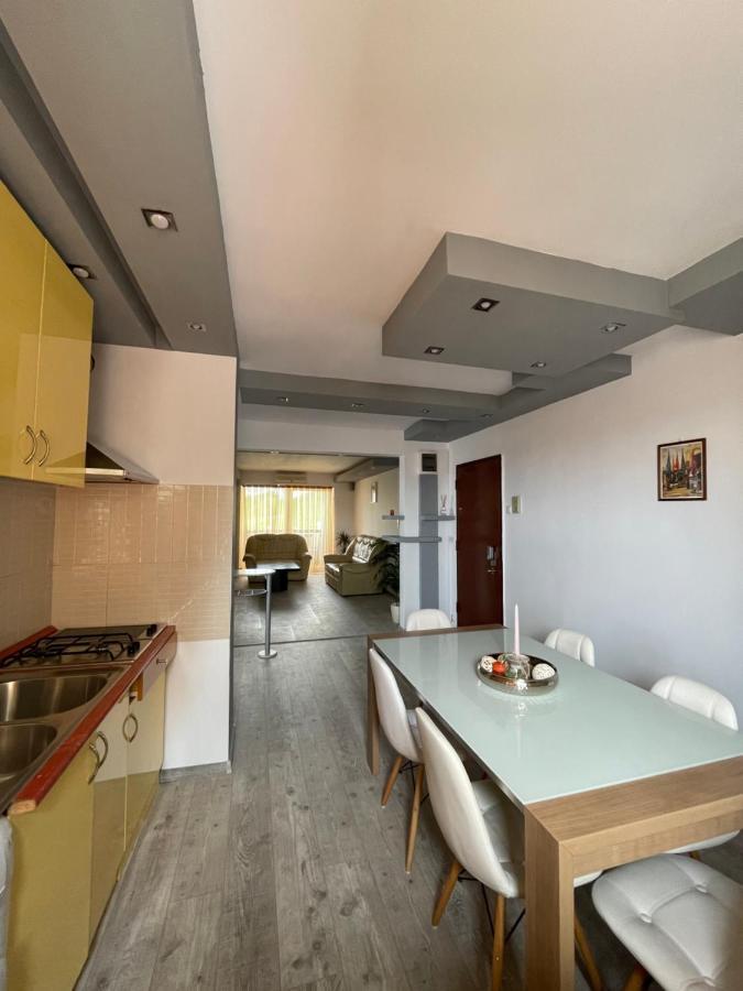 Lovely 3 Bedrooms Apartament Oradea Luaran gambar